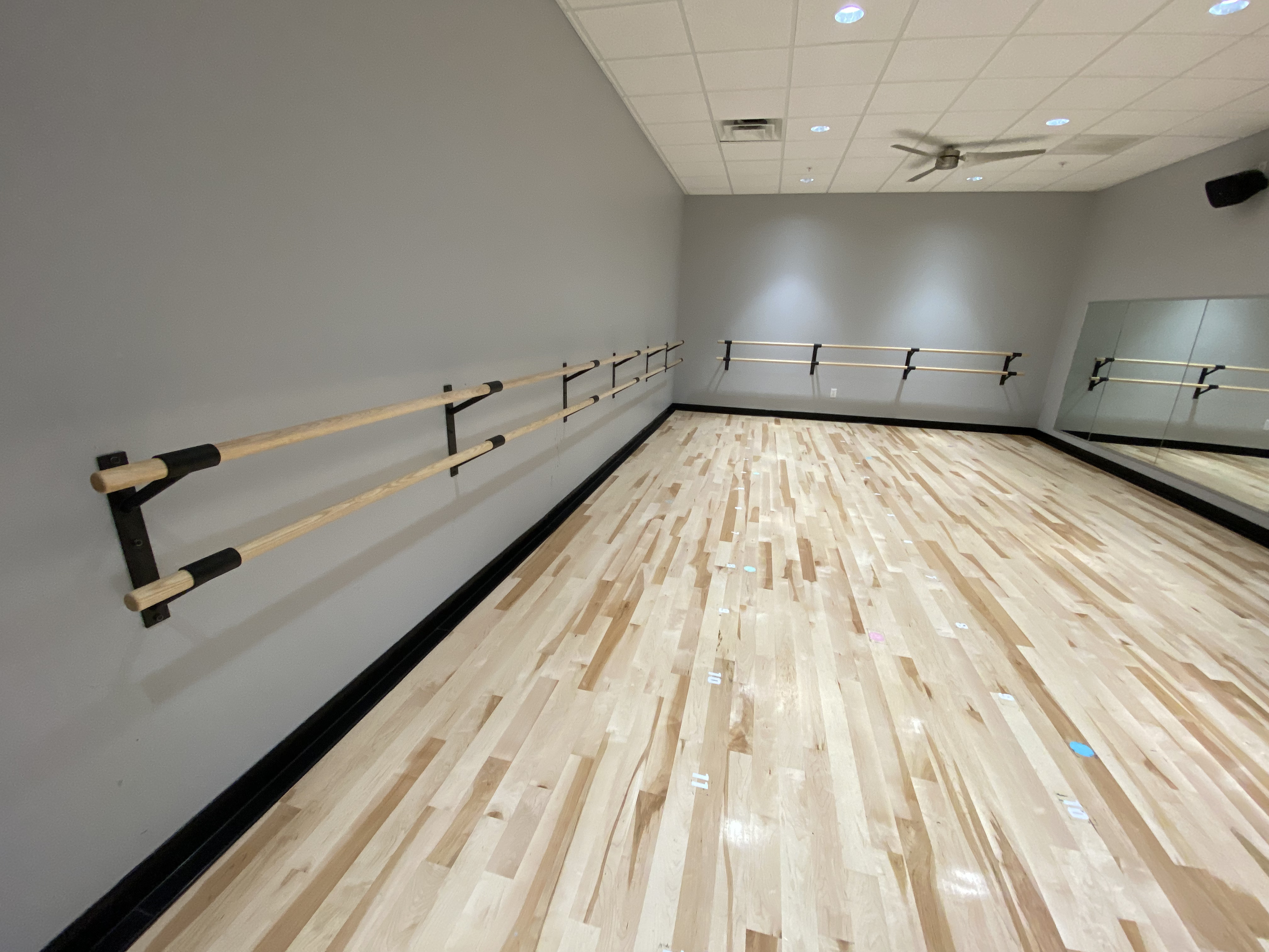Double vs Single Barres for Commercial Studios: Which Delivers Better ROI?