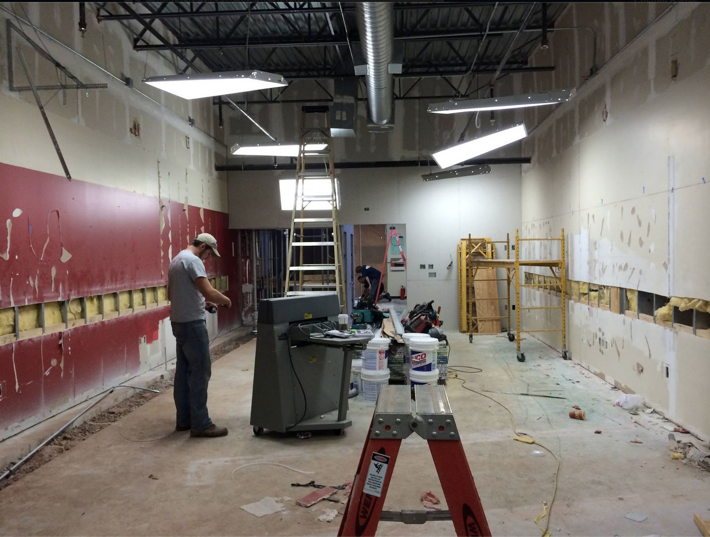 Mirror Wall and Barre Layout Guide: How to Plan the Best Teaching Wall